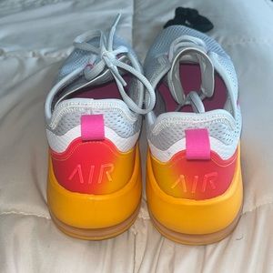 Nike air max motion 2